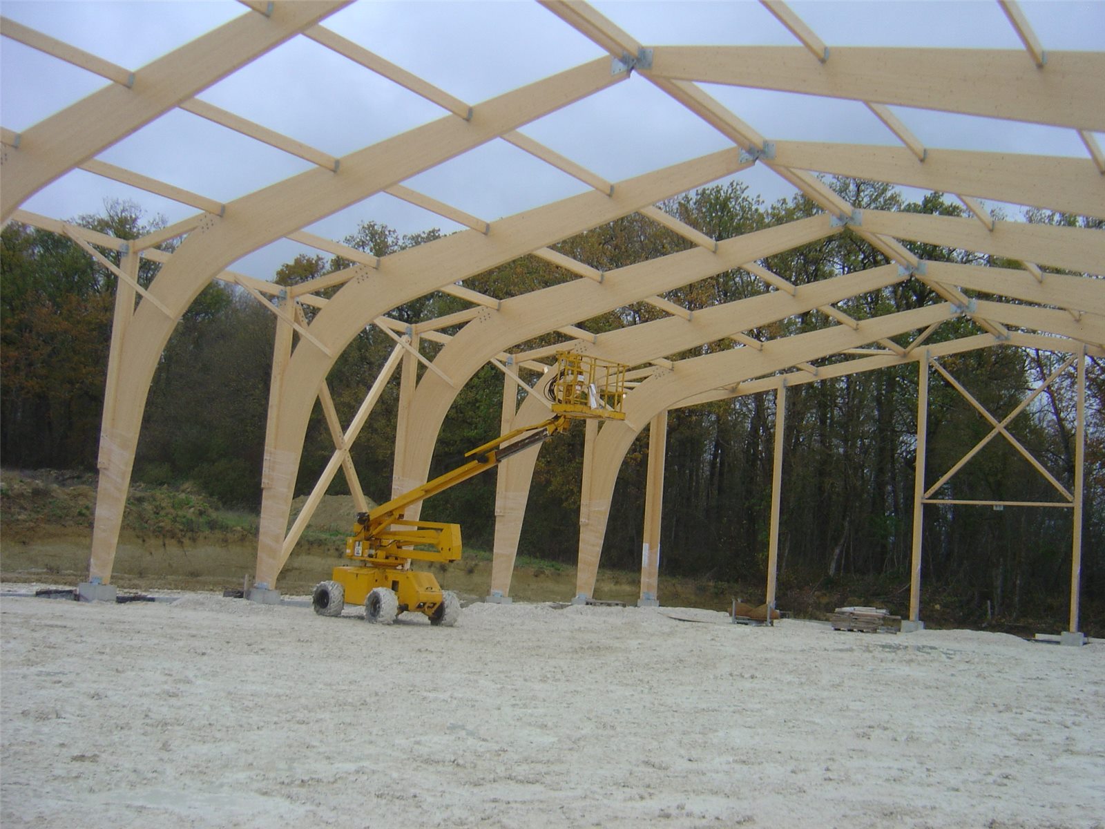 Charpente de bâtiment sur chantier — Poutre Jappy