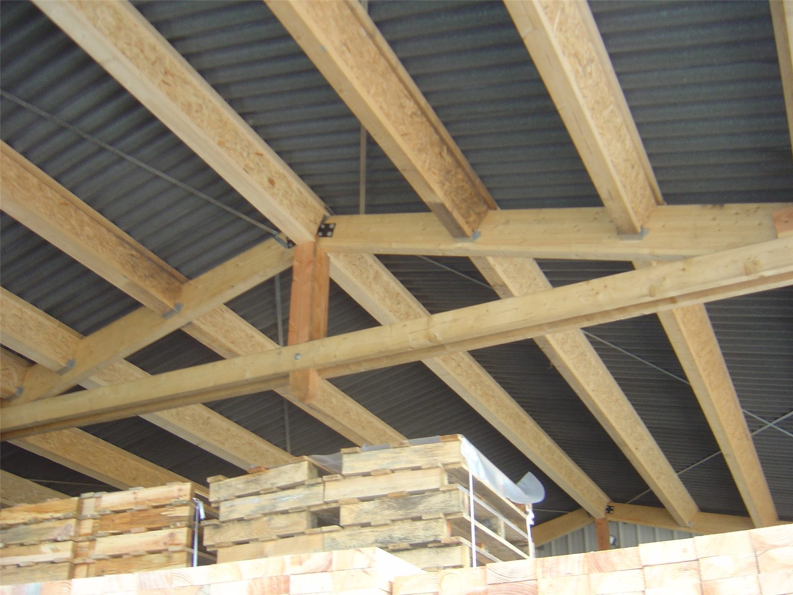 Pose des fermes Jappy en cours — tractopelle et grue, chantier mars 2000